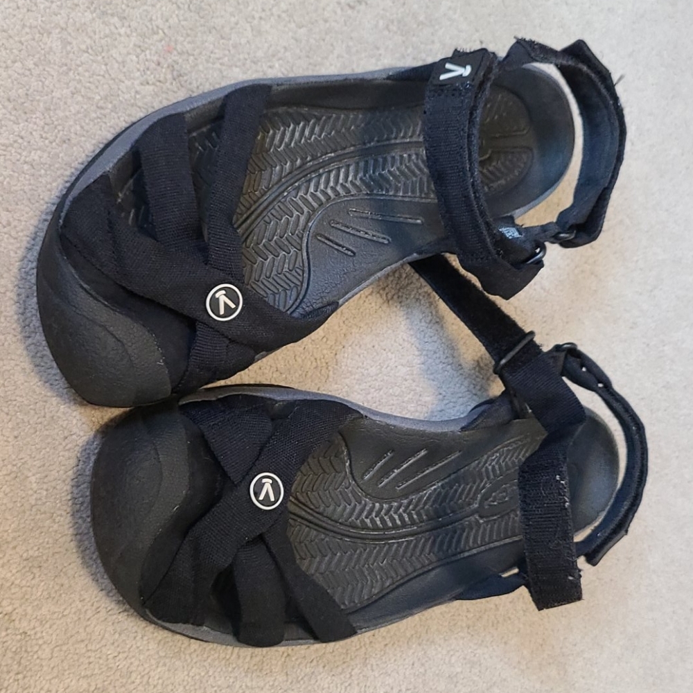 Women's Keen Sandals Bali Strap Size 8.5